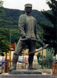 写真・山鼻屯田兵の像