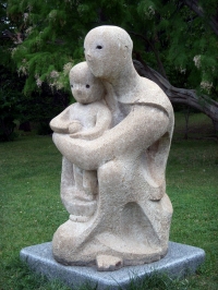 写真・母と子の像
