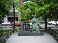 写真・石川啄木像歌碑