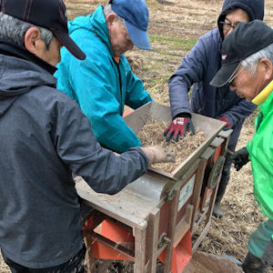 11.23 唐箕でもみを選別