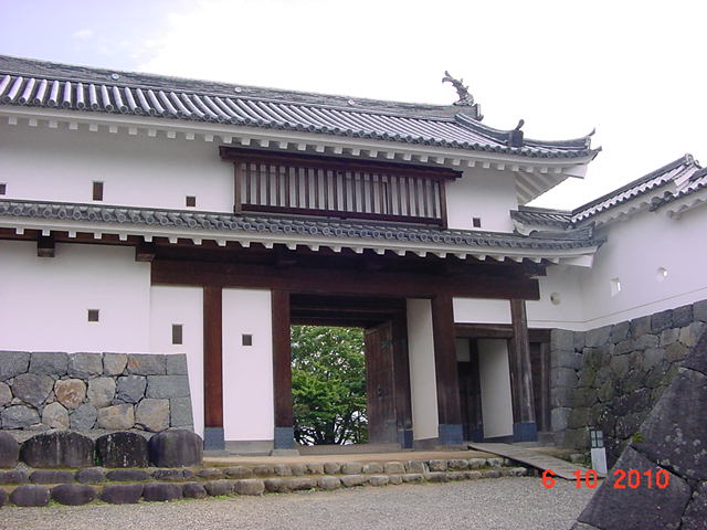 白石城山門写真