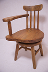 Chair No.8　￥40,000（税込）　座面：杉　サイズ：幅520×奥460×高800