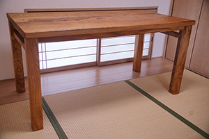 Table No.3 4本足
