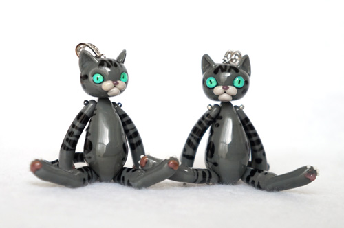Night-color Cheshire Cat brothers