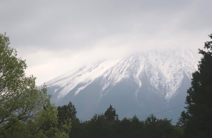 雲のかかった富士