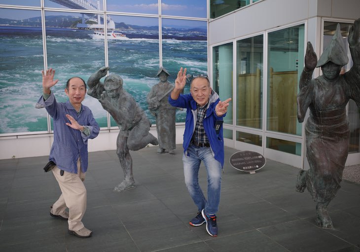 徳島の阿波踊り銅像