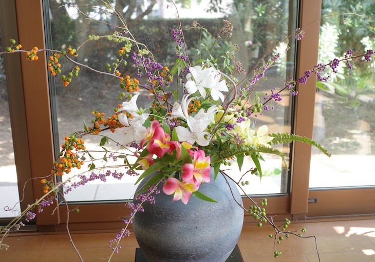 コムラサキを使った生け花