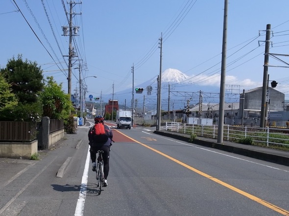 富士山に向かって走行