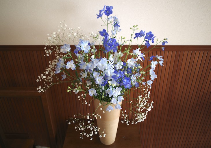 青い生け花