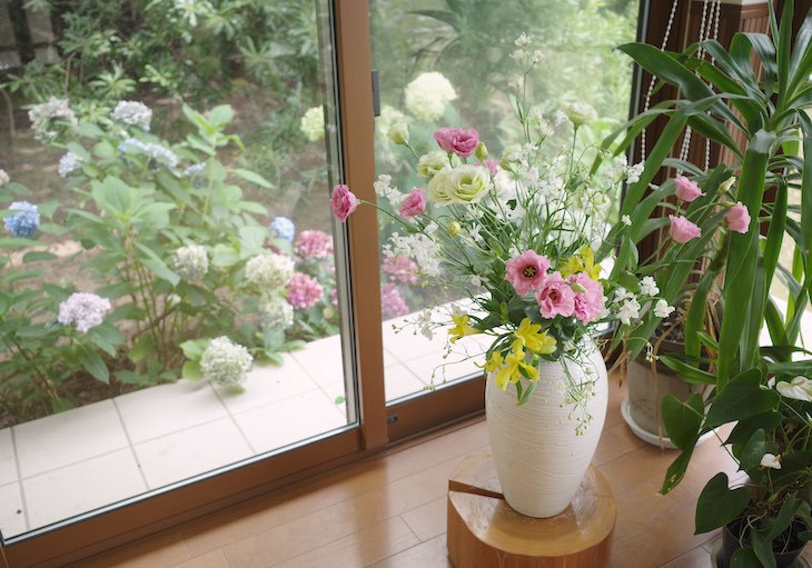 生け花を庭のアジサイ