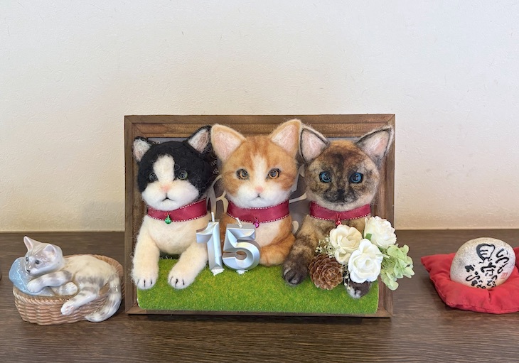 猫たちの置物