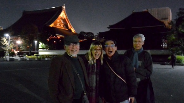 「初冬の夜の帳が落ちた浅草寺に戻り・・・」