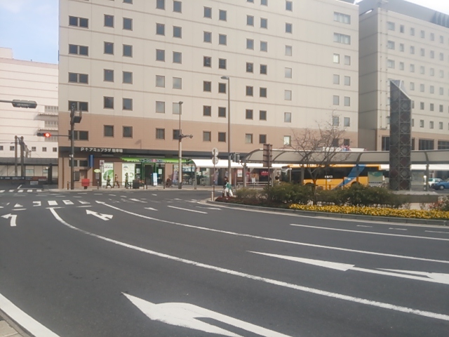 写真：薩摩切子の塔前信号歩道