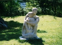 写真・母と子の像