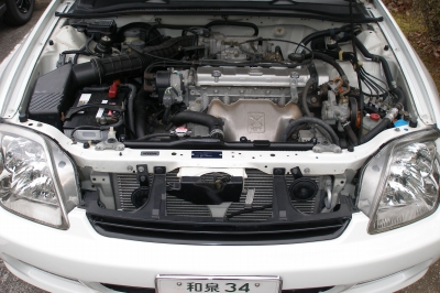 プレリュードのエンジンルーム