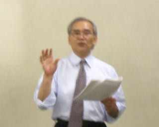 労働セミナーにて変形労働時間制について講演する特定社会保険労務士 福井康夫