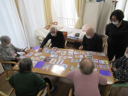 写真:カルタ取り