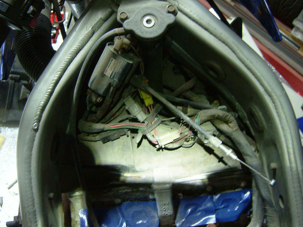 FZR250Rフロント周辺修理前