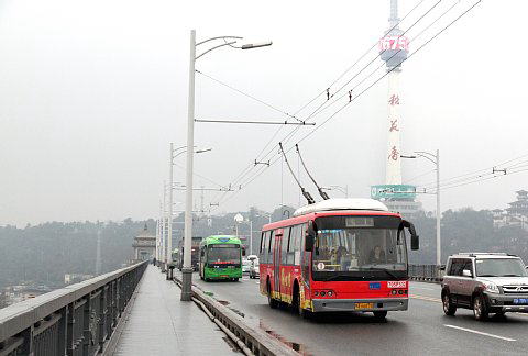 武漢のトロリーバス, 長江大橋