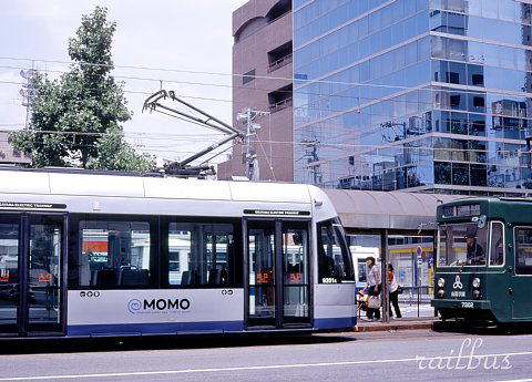 岡山電気軌道MOMO