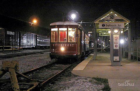 ニューニューオーリンズ市電リバーフロント線終点夜景