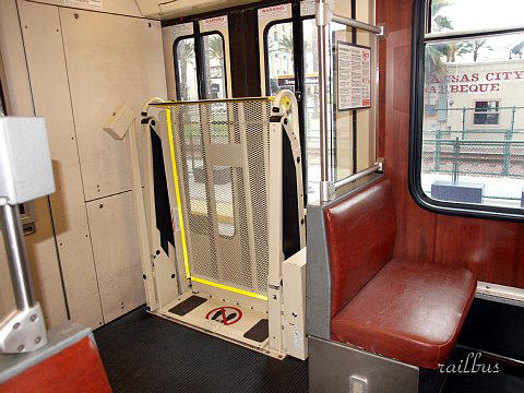 San Diego Tram 2000形リフト