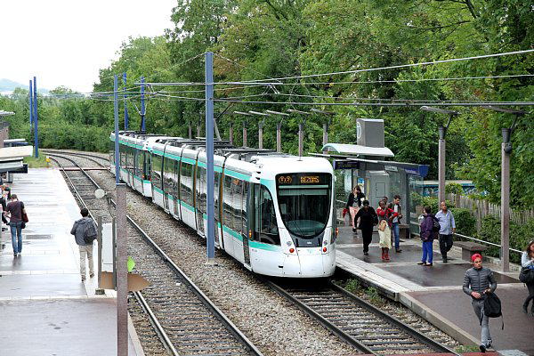 Paris tram T2 Musee de Serves