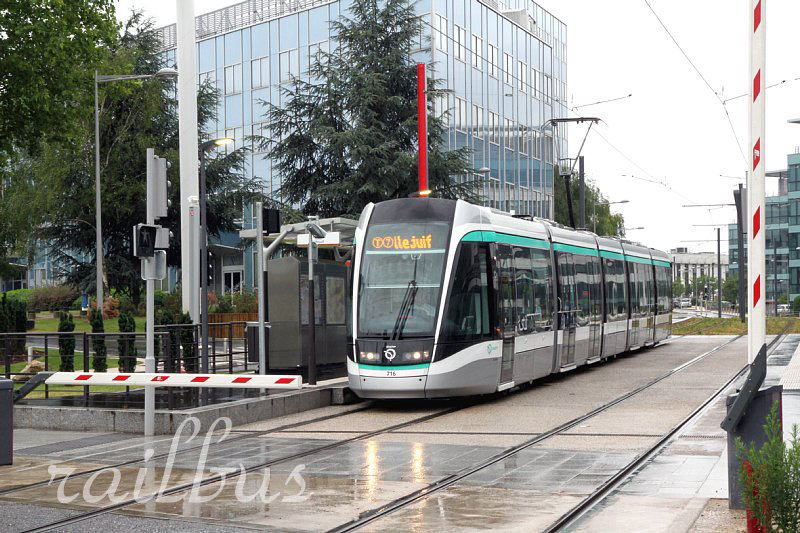 Paris tram T7 Parc Silic