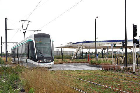 Paris tram T7 Sthis Mons