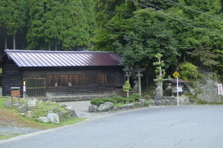 登山口の神社