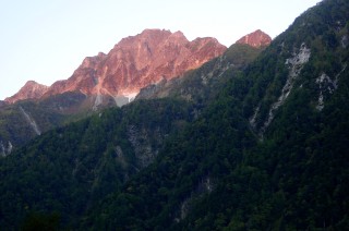 明神岳の朝焼け　５：５４