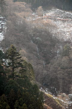 国道から　唐岬の滝の全景