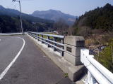 登山口脇の橋