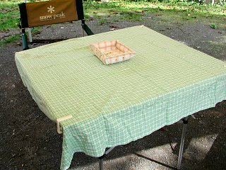 キャンプテーブル
