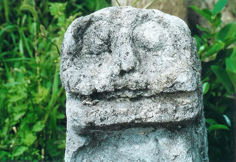 路傍のシーサー・東村