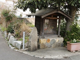 6.ニンジョの地蔵と道標