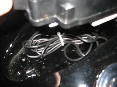 メーターの下です
